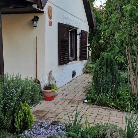 Lovely Веленце