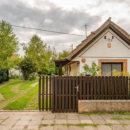 Lovely Веленце