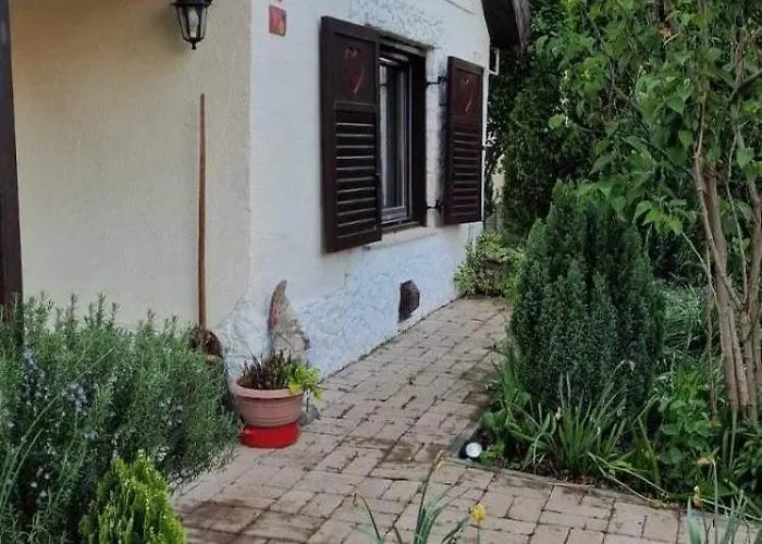 Lovely Веленце