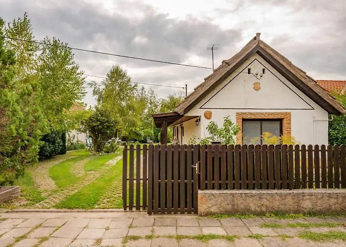 Lovely Веленце